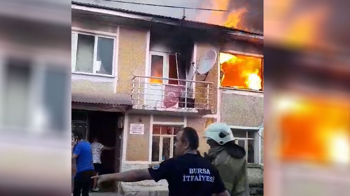 Yangında mahsur kalan kadını komşuları kurtardı